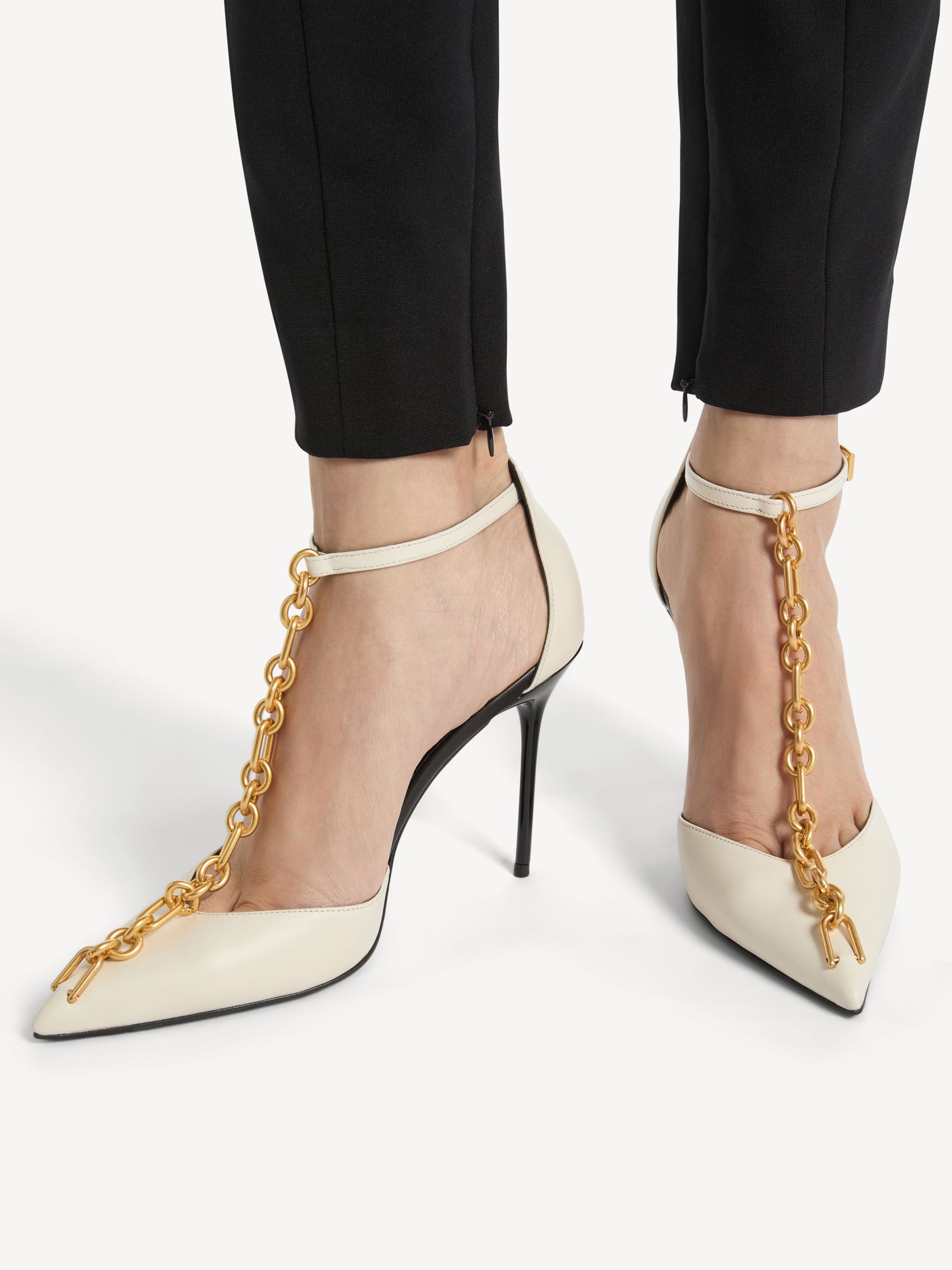 Sync leather stilettos with pointed toe