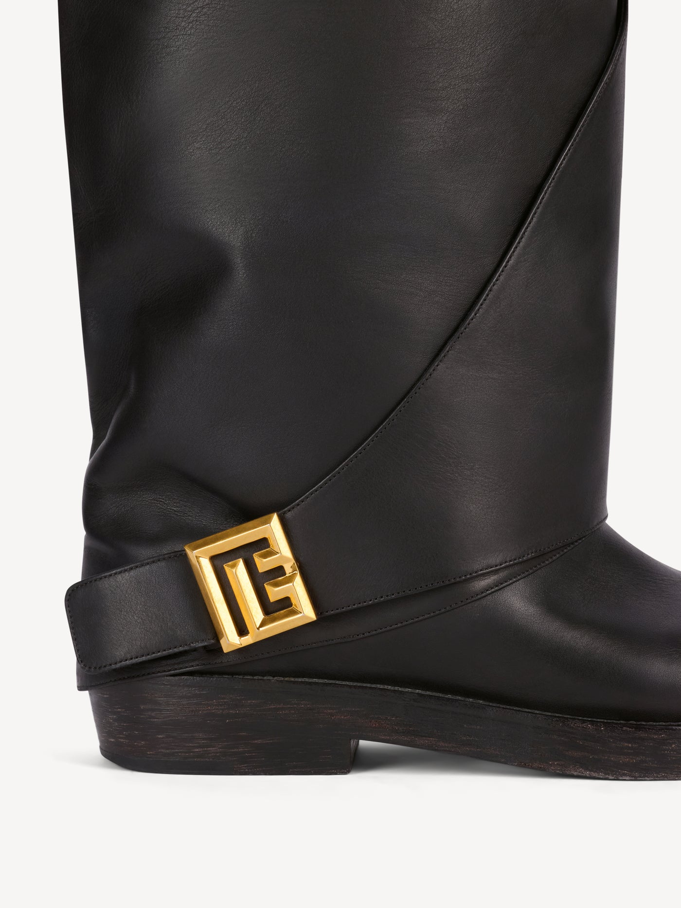 Twist flat leather boots
