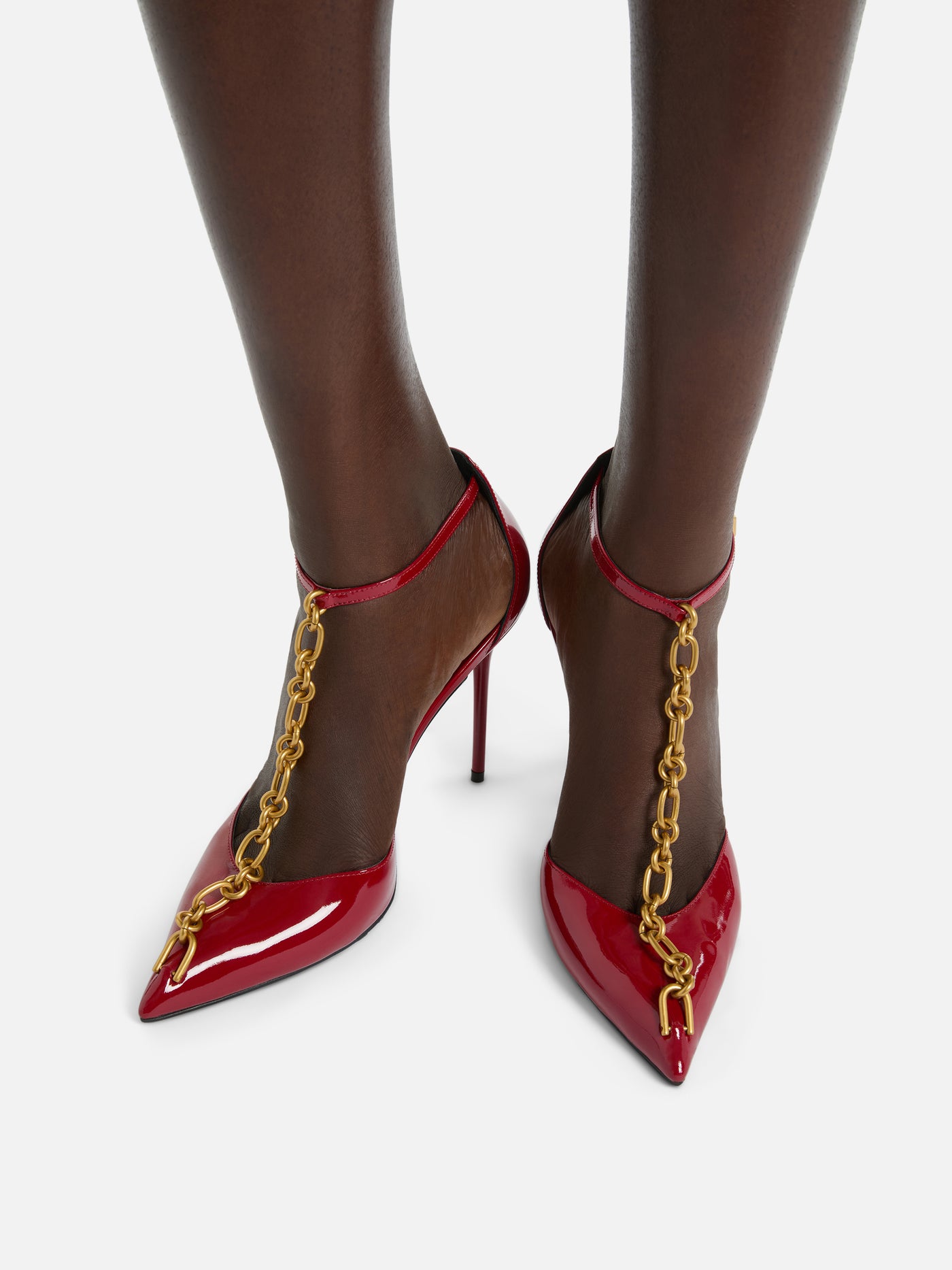 Sync chain pumps in patent leather