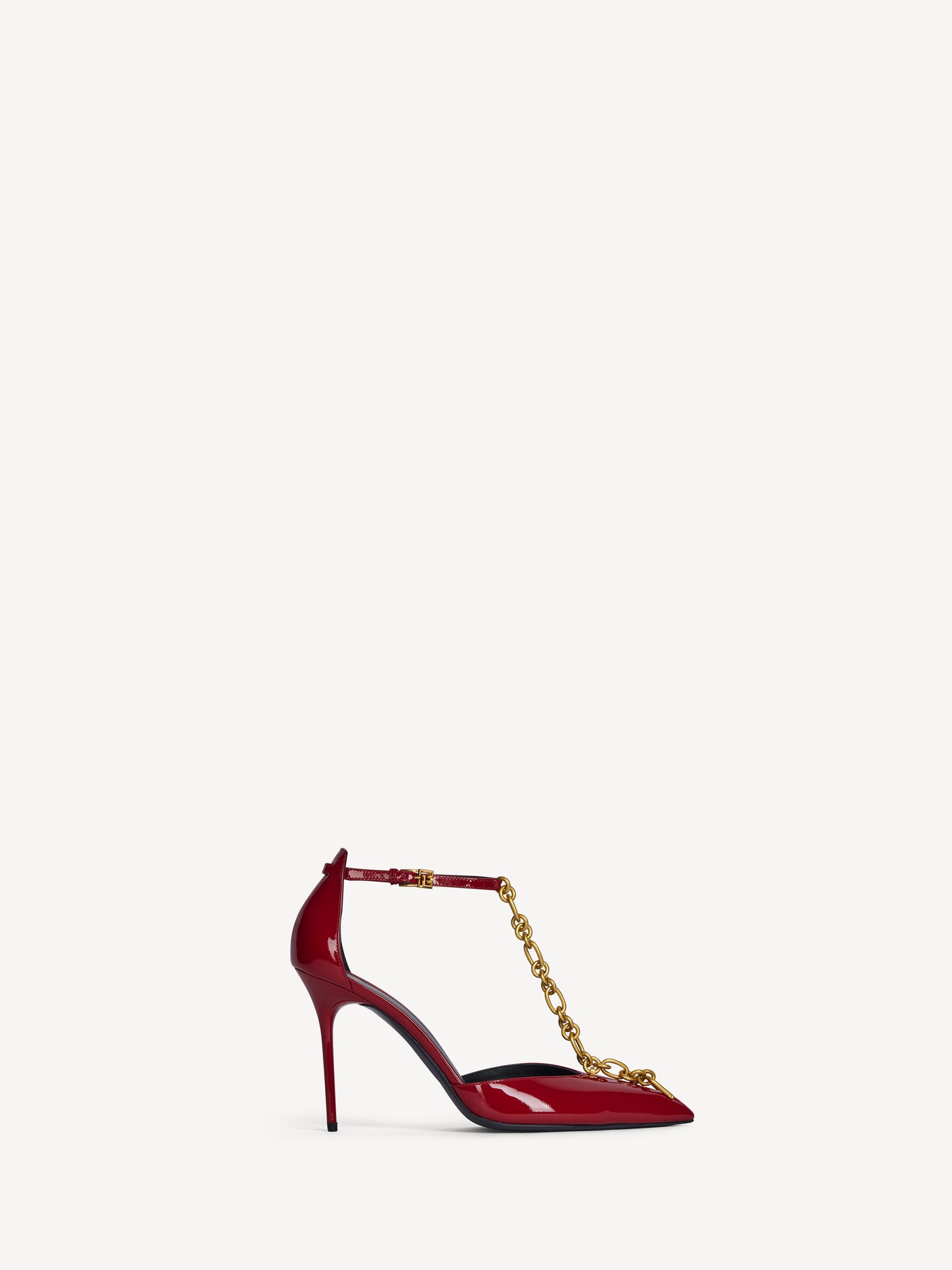 Sync chain pumps in patent leather