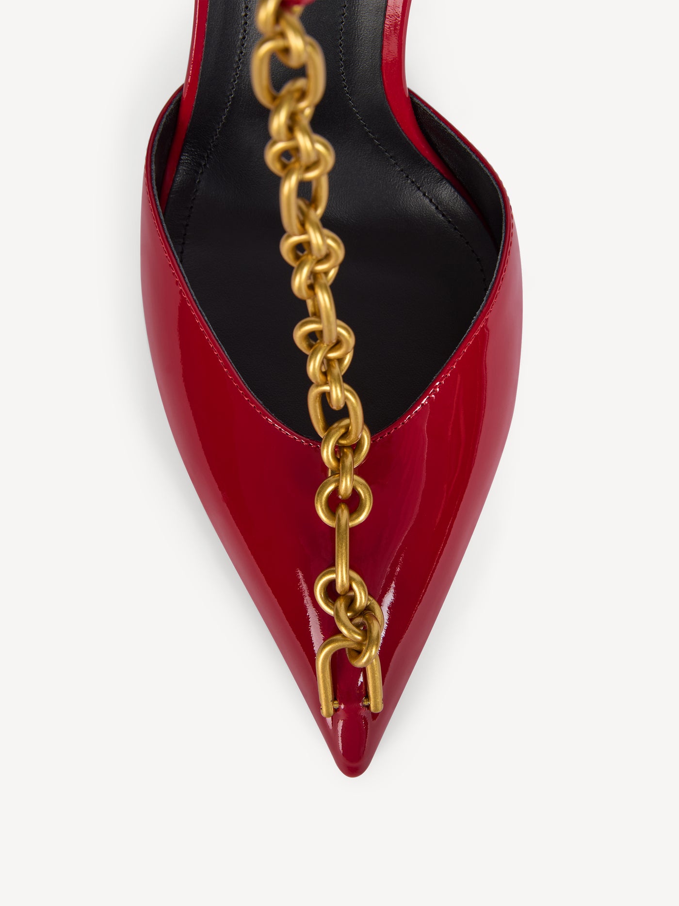 Sync chain pumps in patent leather