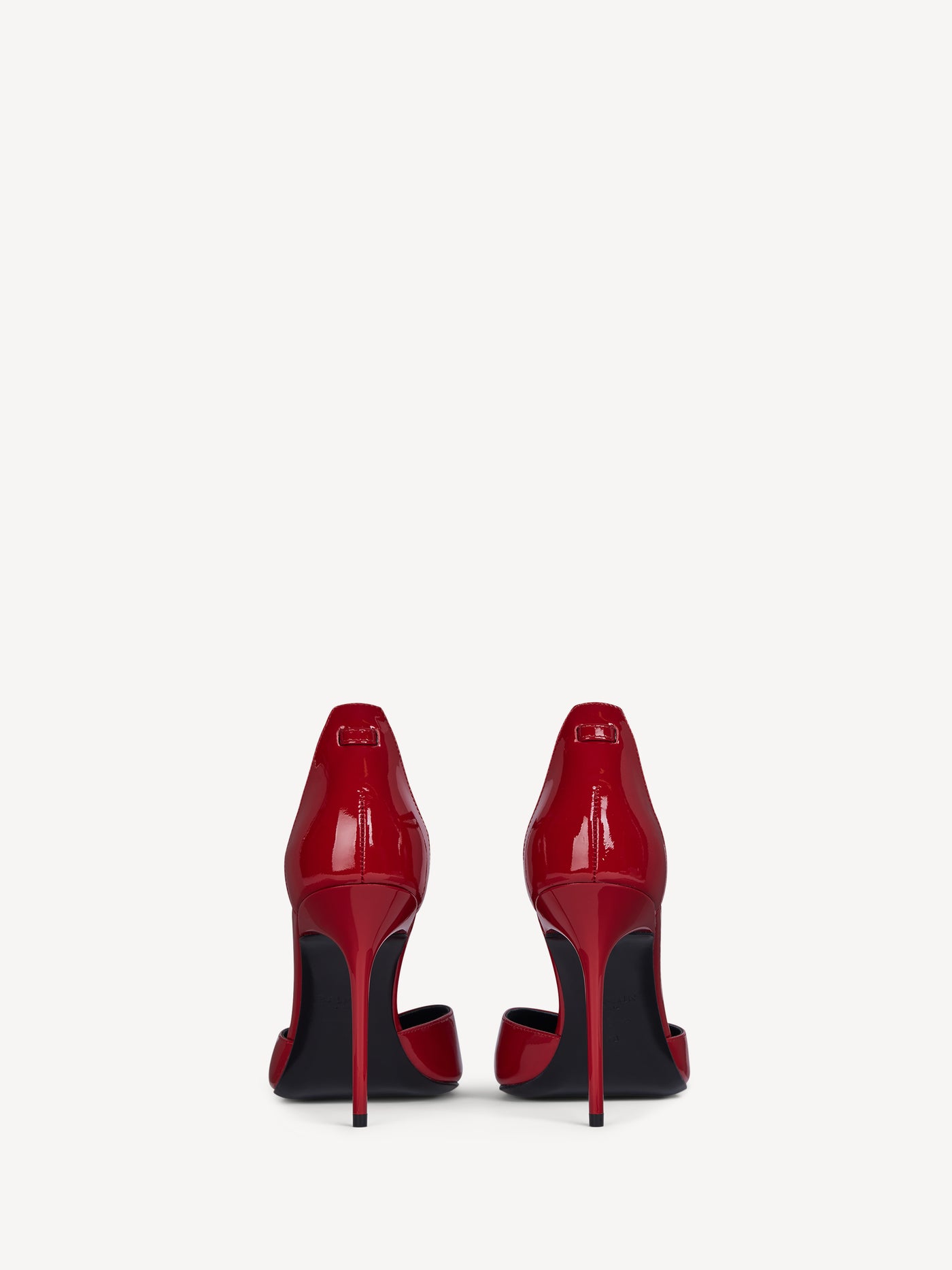 Sync chain pumps in patent leather