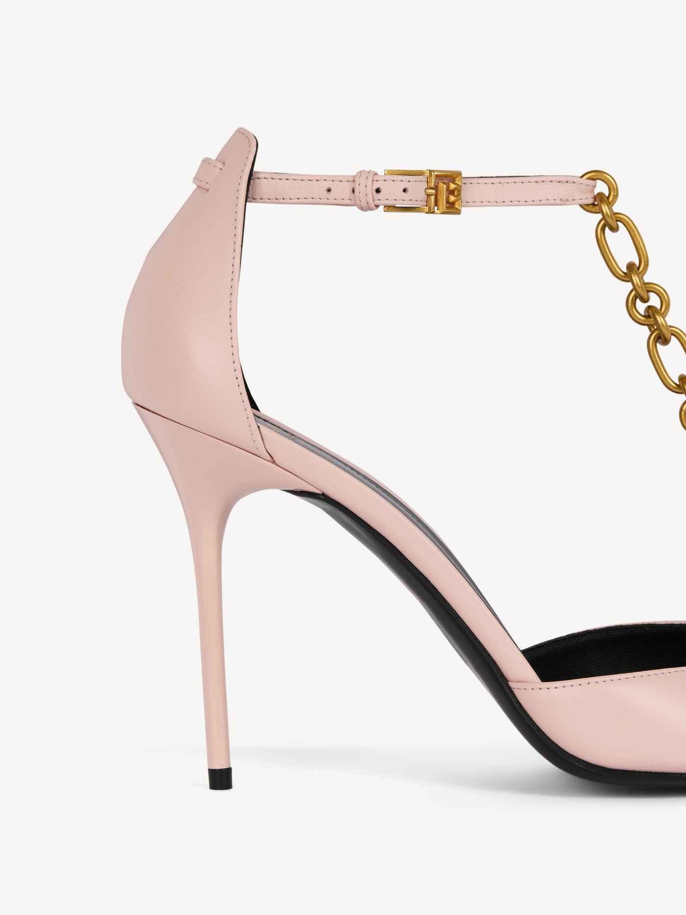Sync chain leather pumps