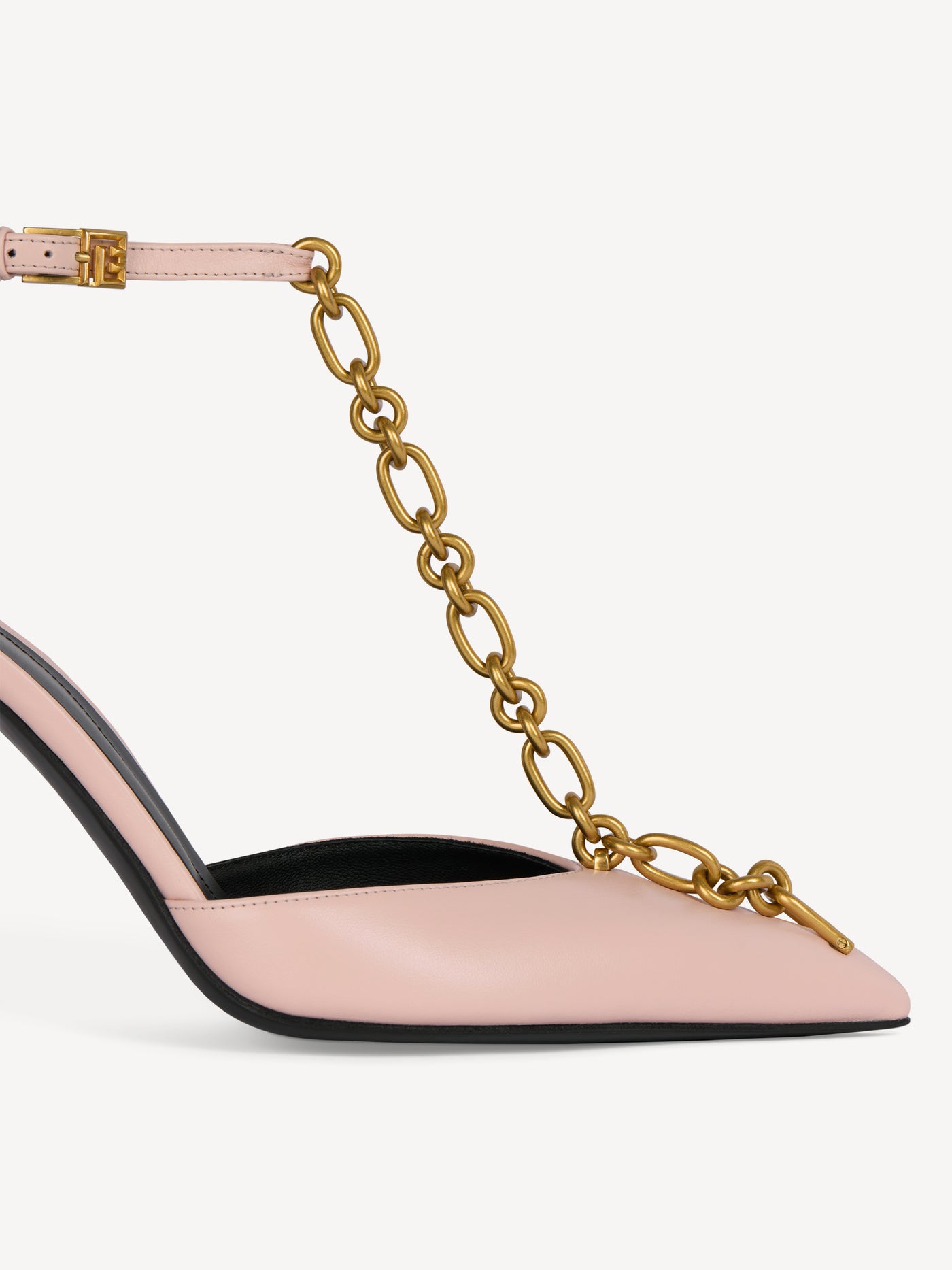 Sync chain leather pumps