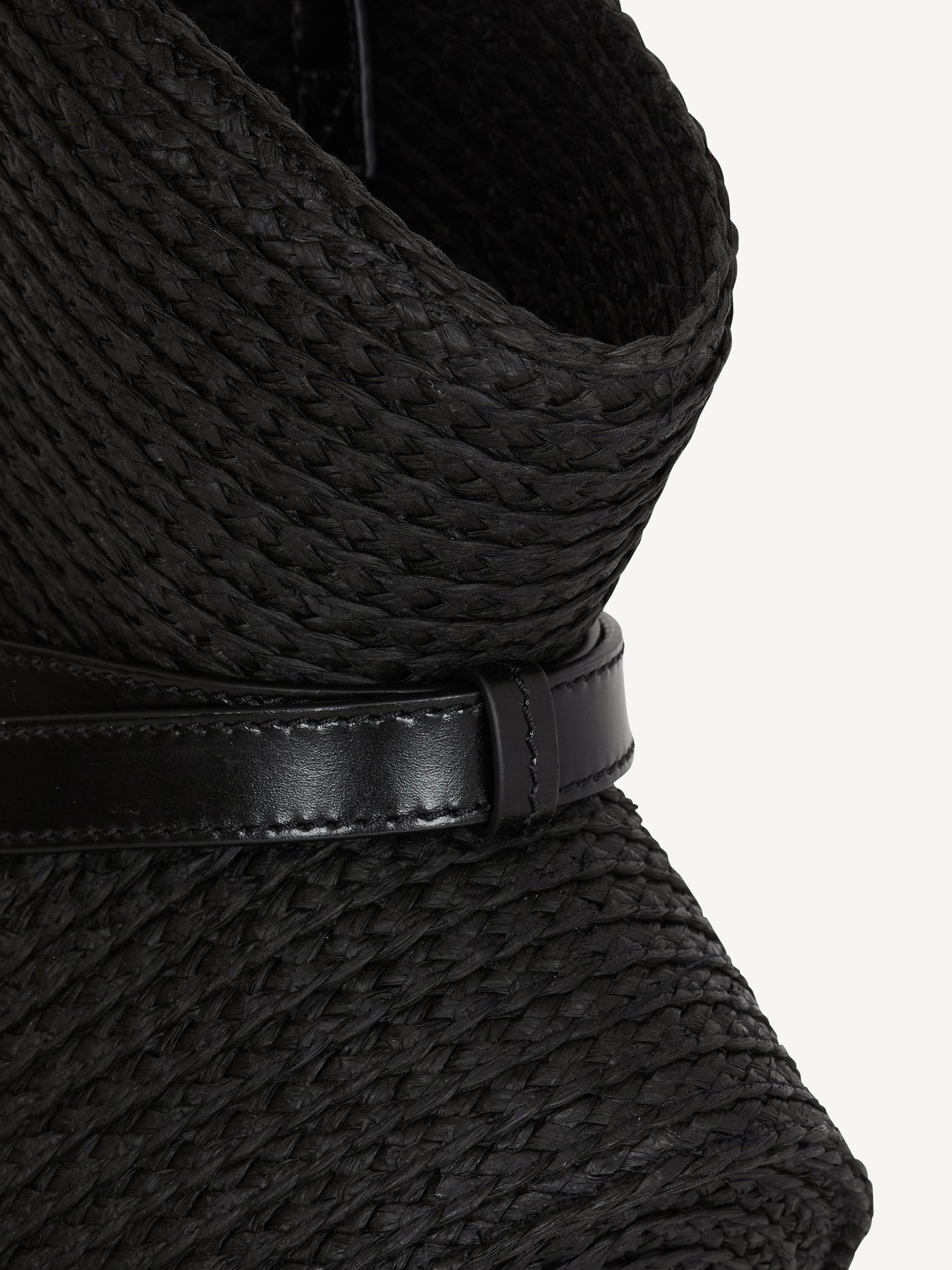 Shuffle Medium bag in calfskin leather and raffia