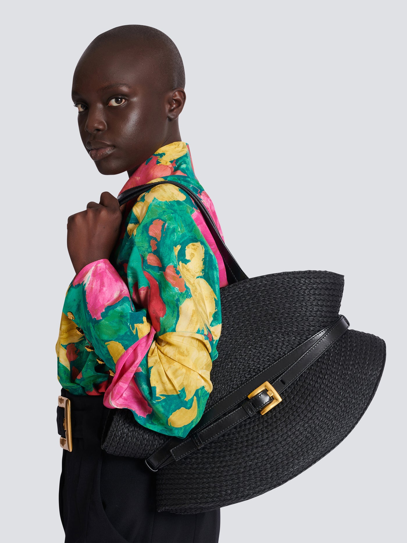 Shuffle Medium bag in calfskin leather and raffia