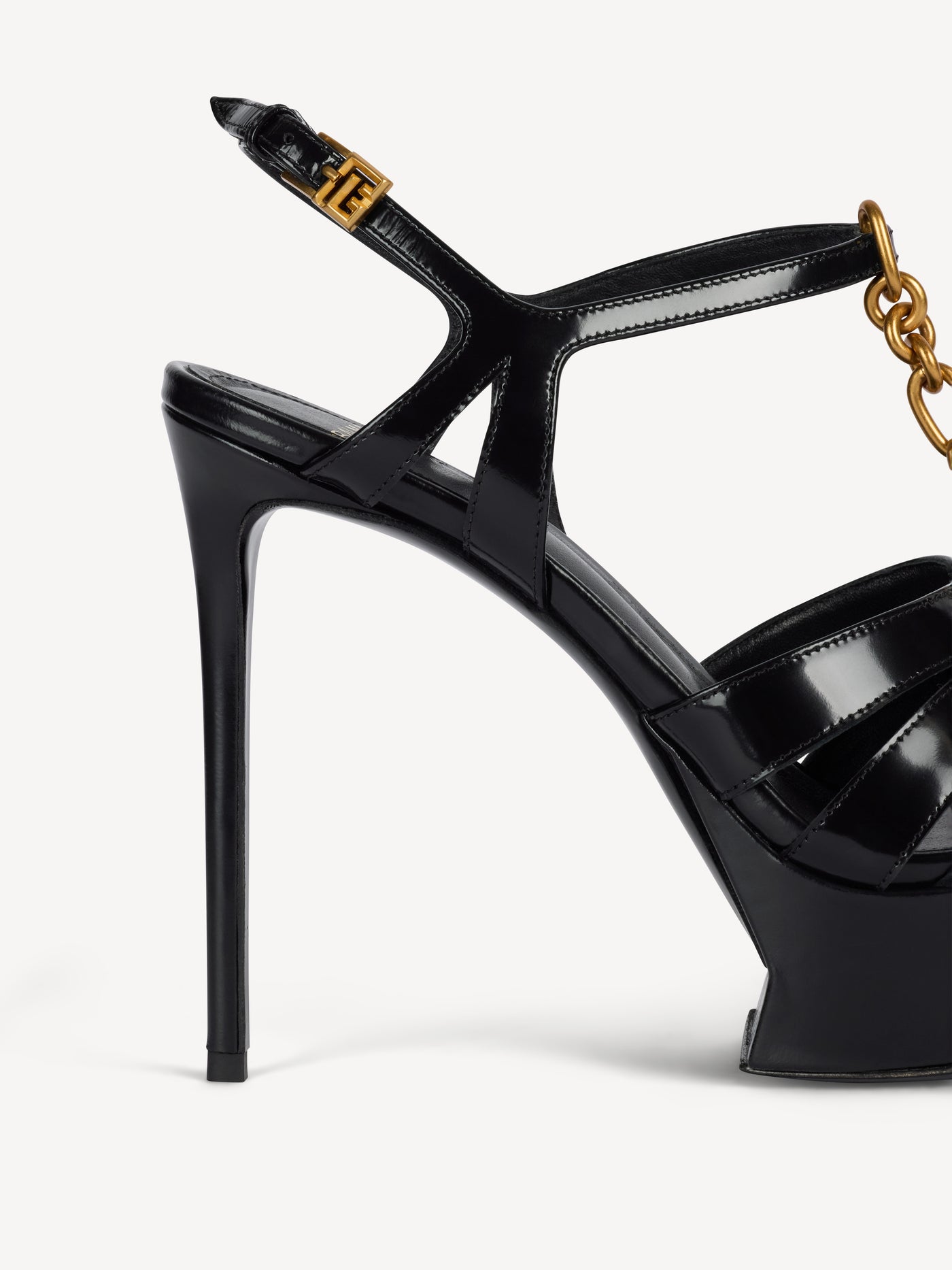 Sync platform sandals in patent lambskin
