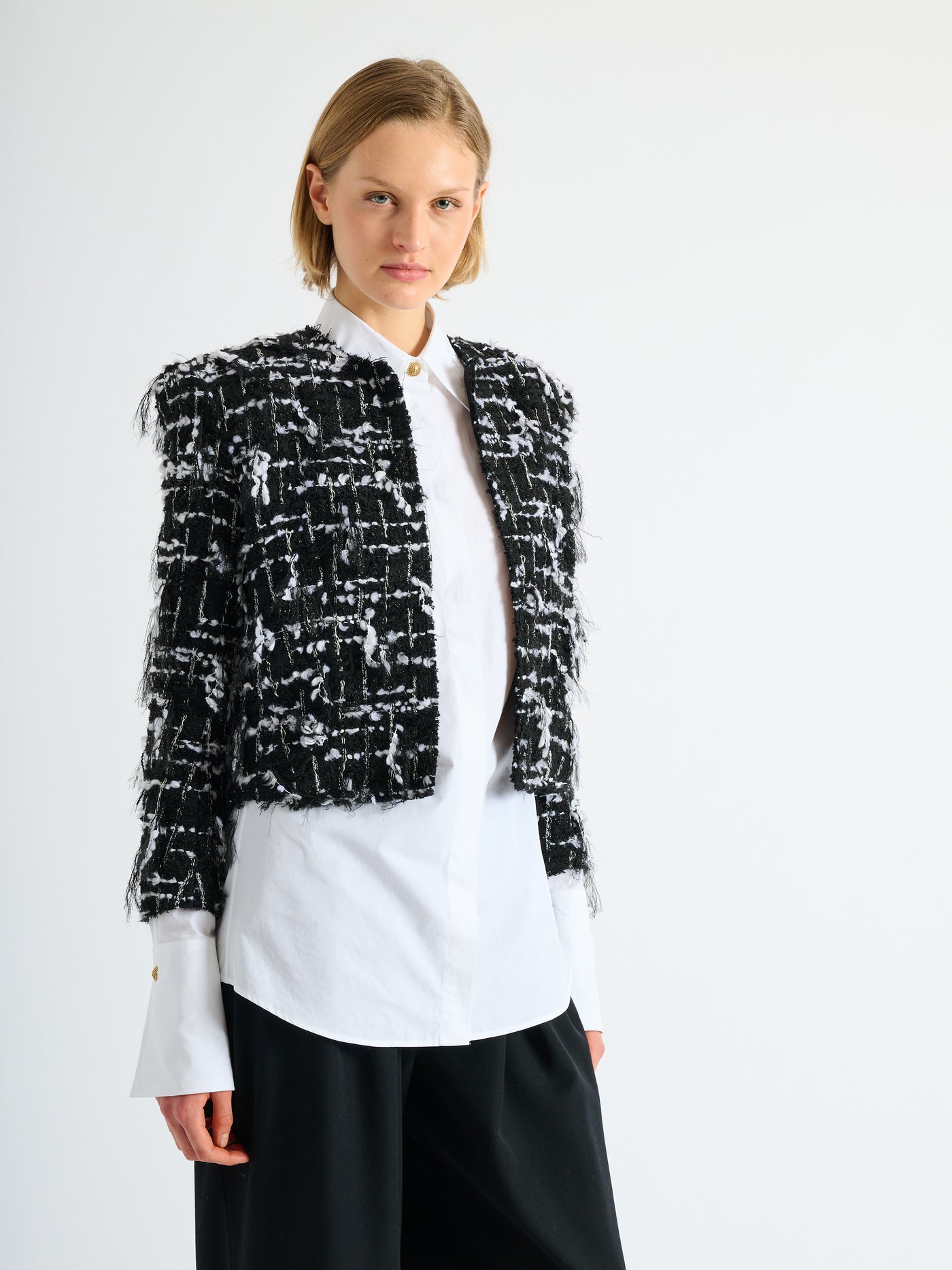 Cropped jacket in fringed tweed