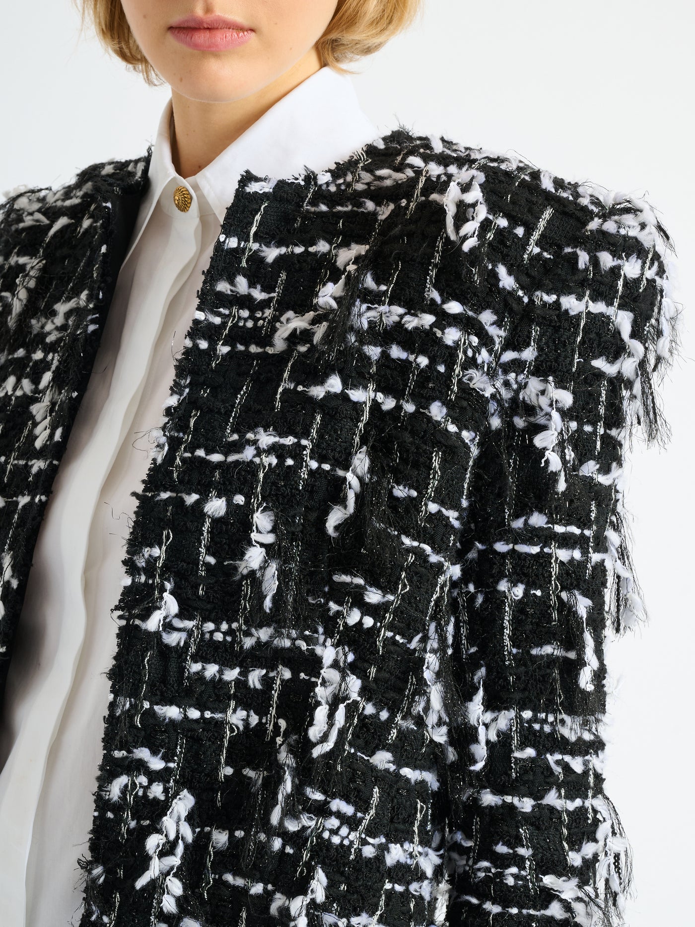 Cropped jacket in fringed tweed