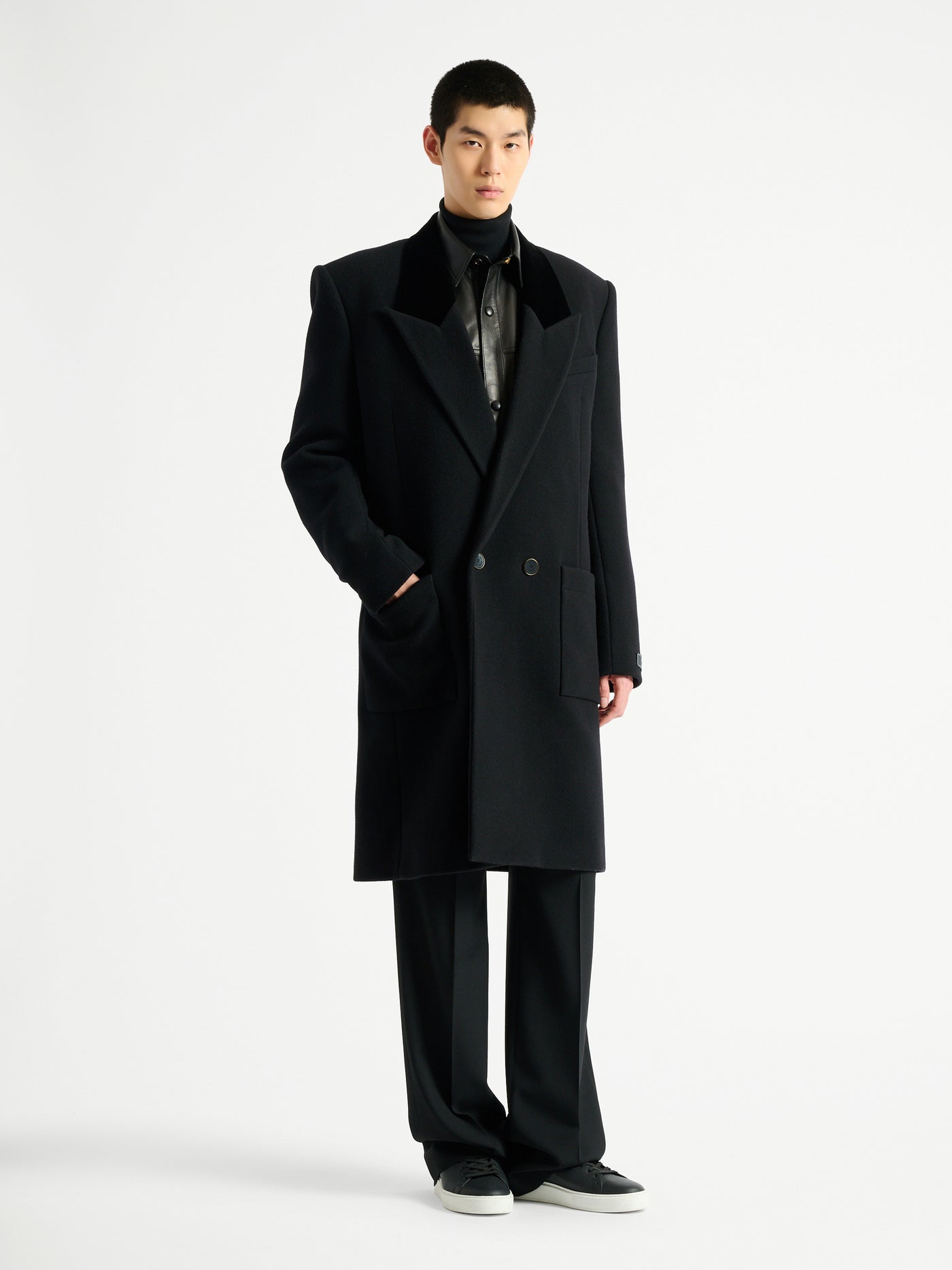 Long wool and velvet coat