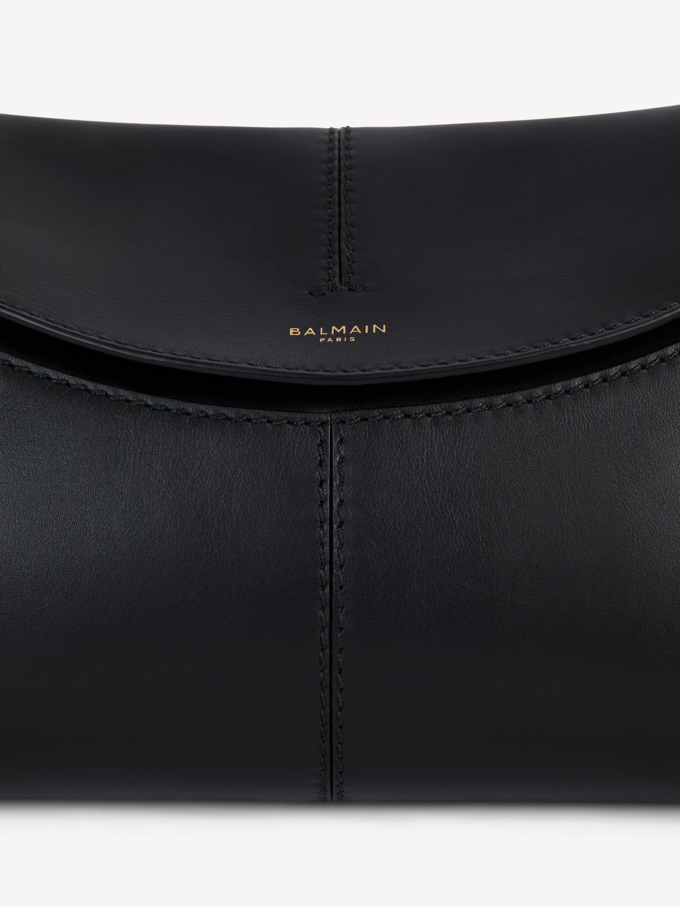 64-83 medium bag in smooth leather