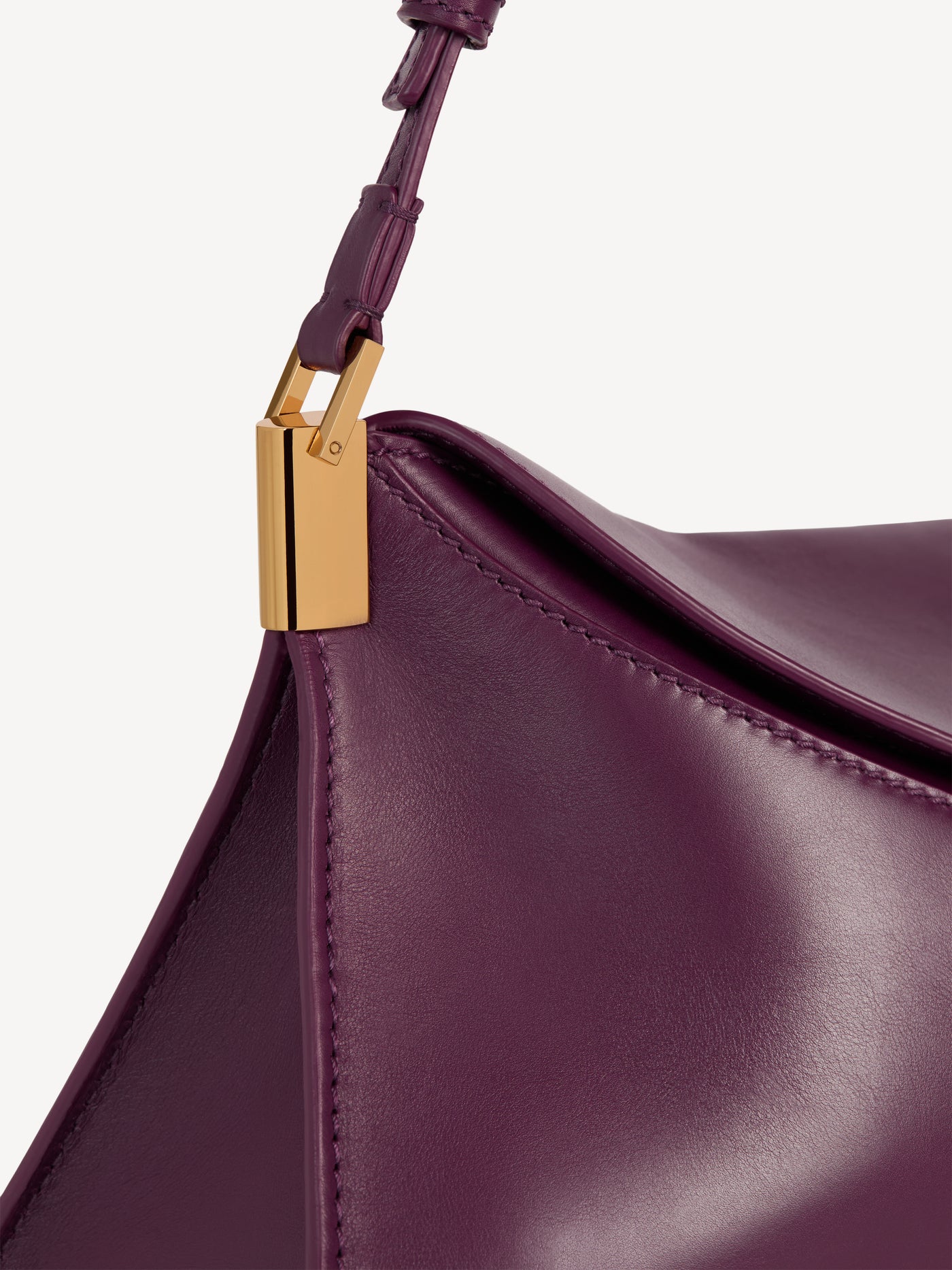 64-83 medium bag in smooth leather
