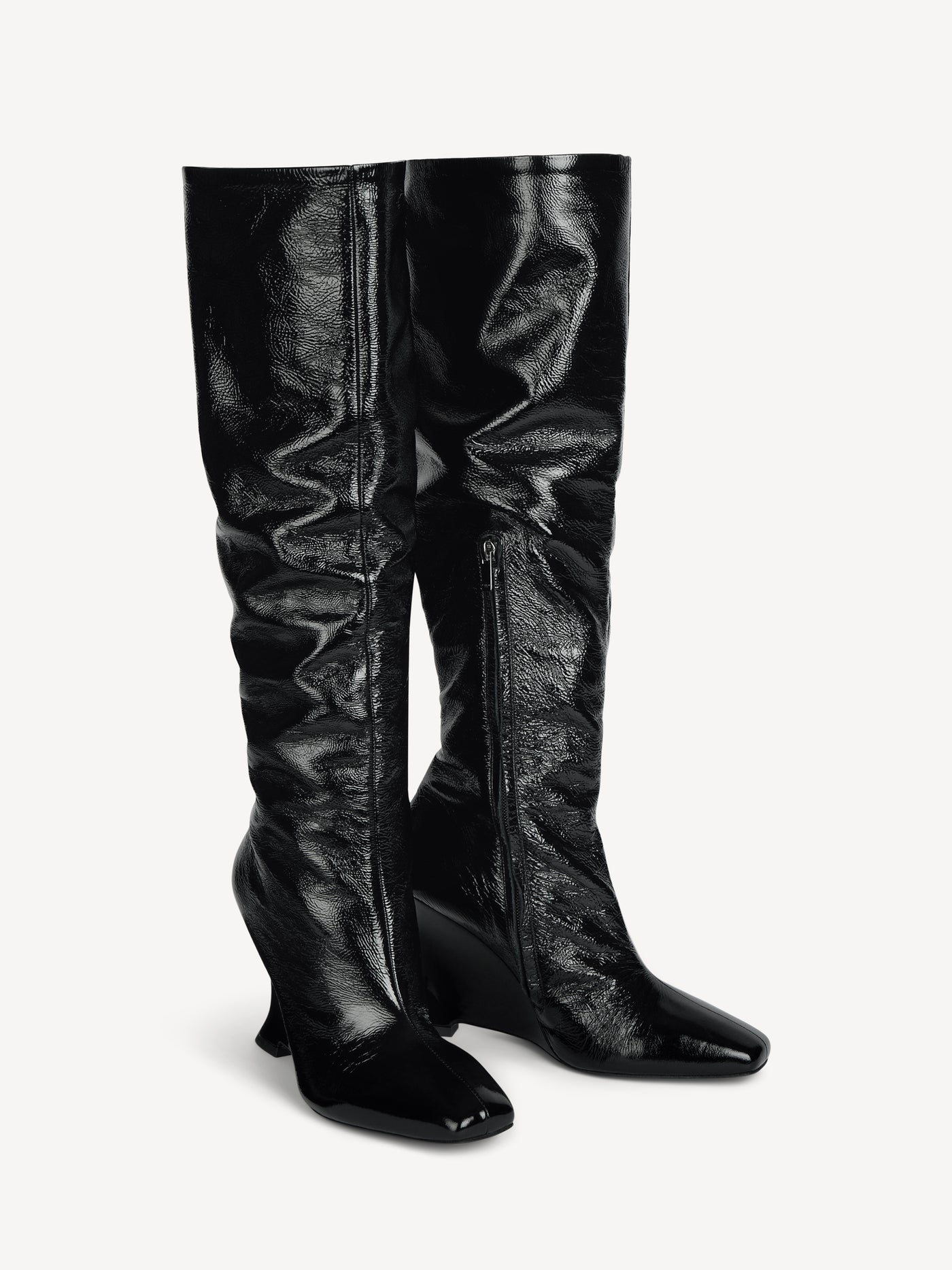 Wedge boots in crinkled patent leather