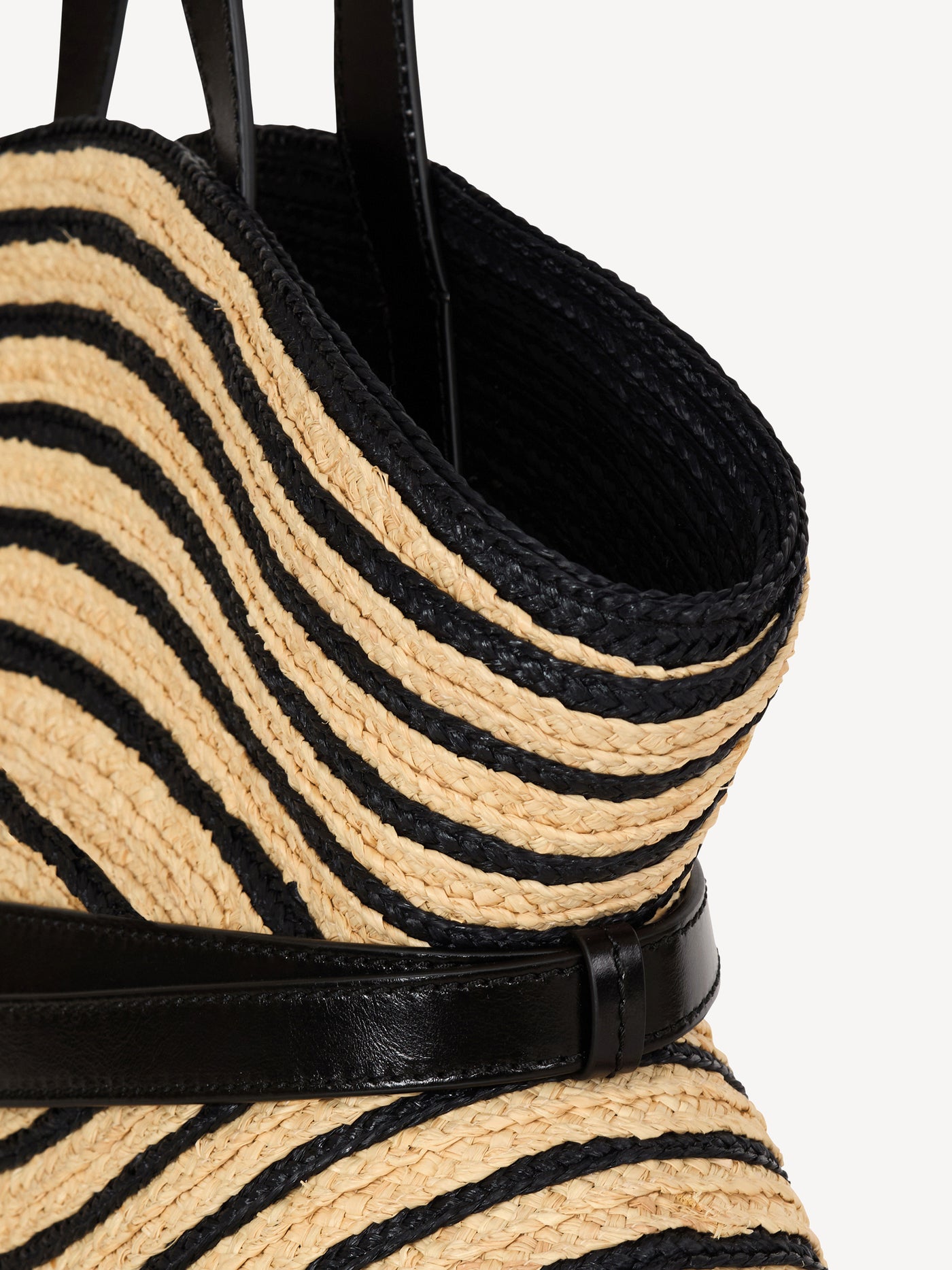 Medium Shuffle bag in smooth leather and two-tone raffia