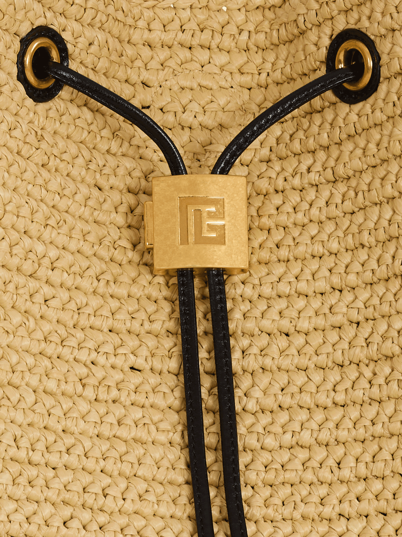 Pulse crochet and leather backpack