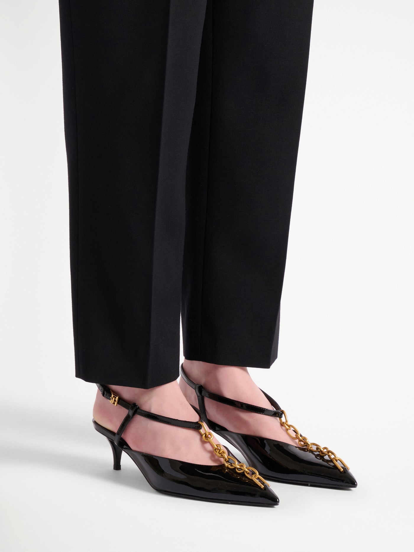 Sync chain kitten slingbacks in patent leather