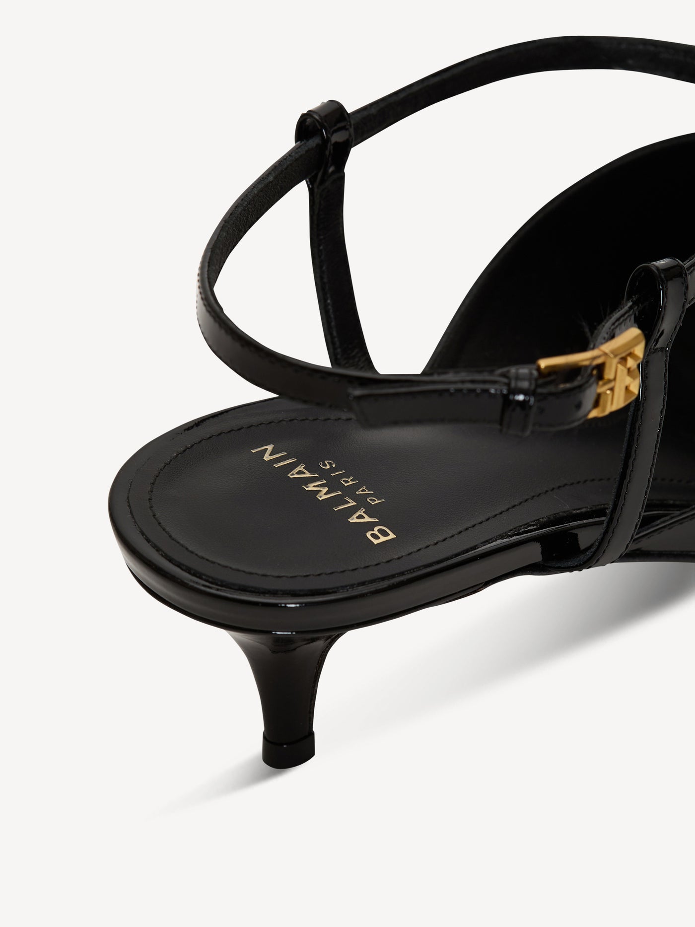 Sync chain kitten slingbacks in patent leather