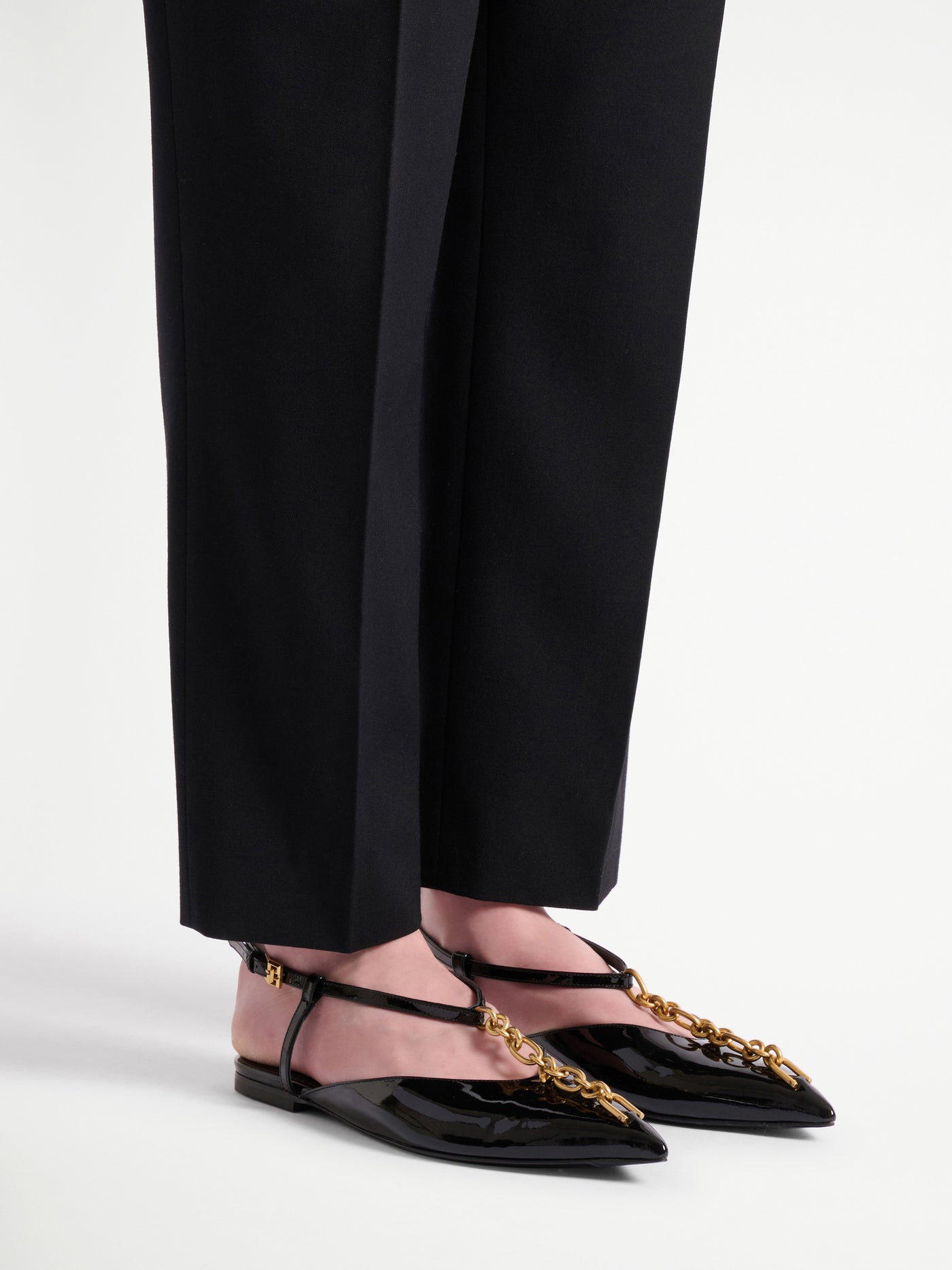 Sync chain sandals in patent leather