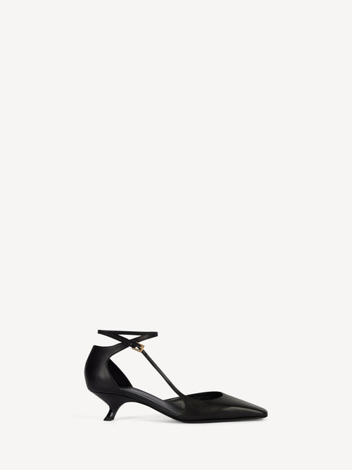 Smooth leather pumps with strap