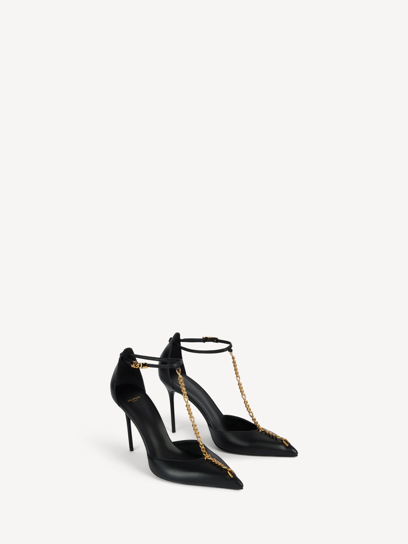 Smooth leather pumps with chain