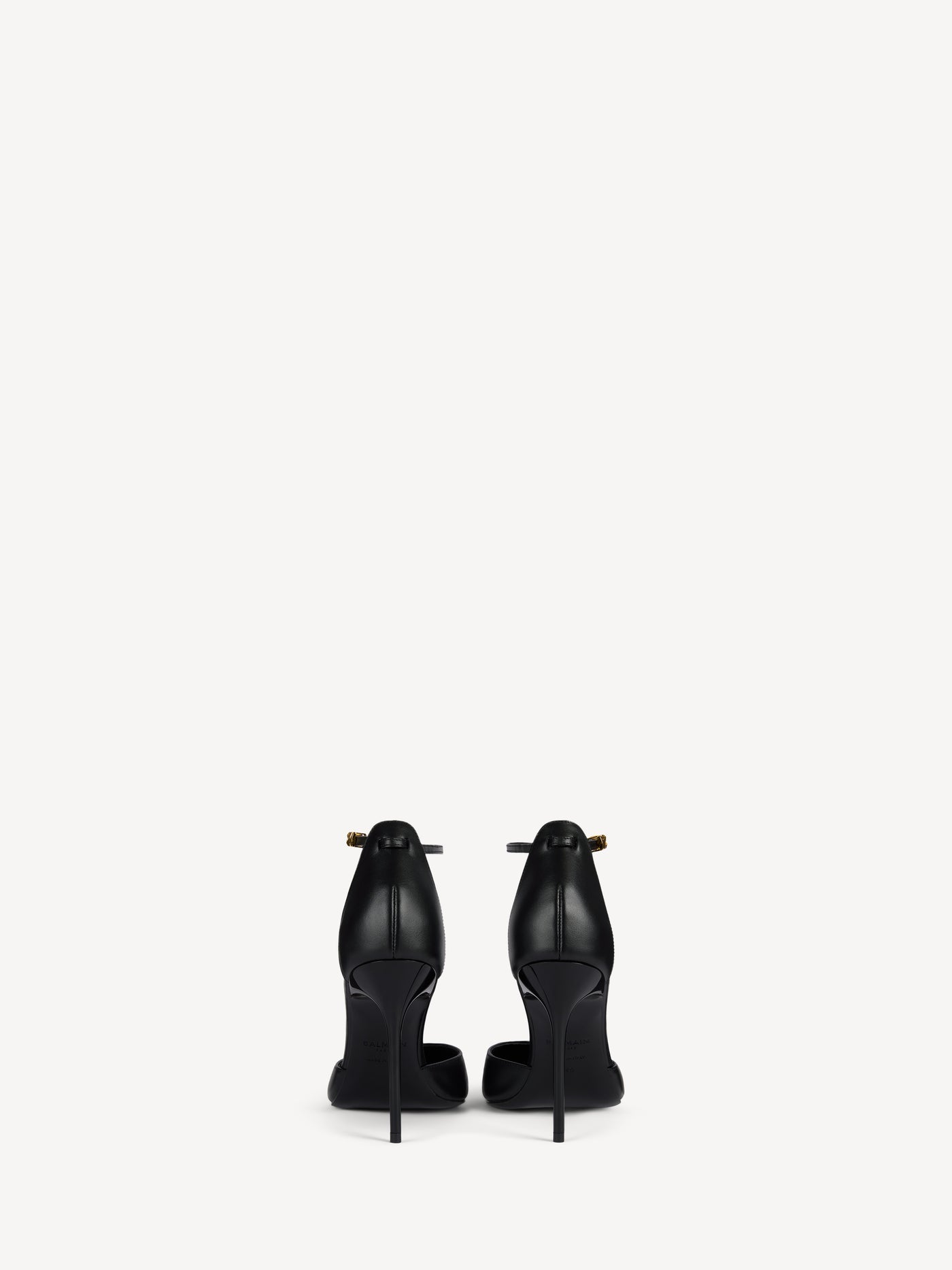 Smooth leather pumps with chain