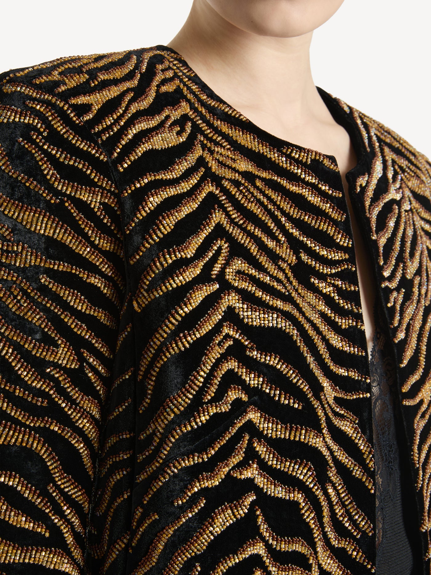 Velvet jacket with tiger embroidery