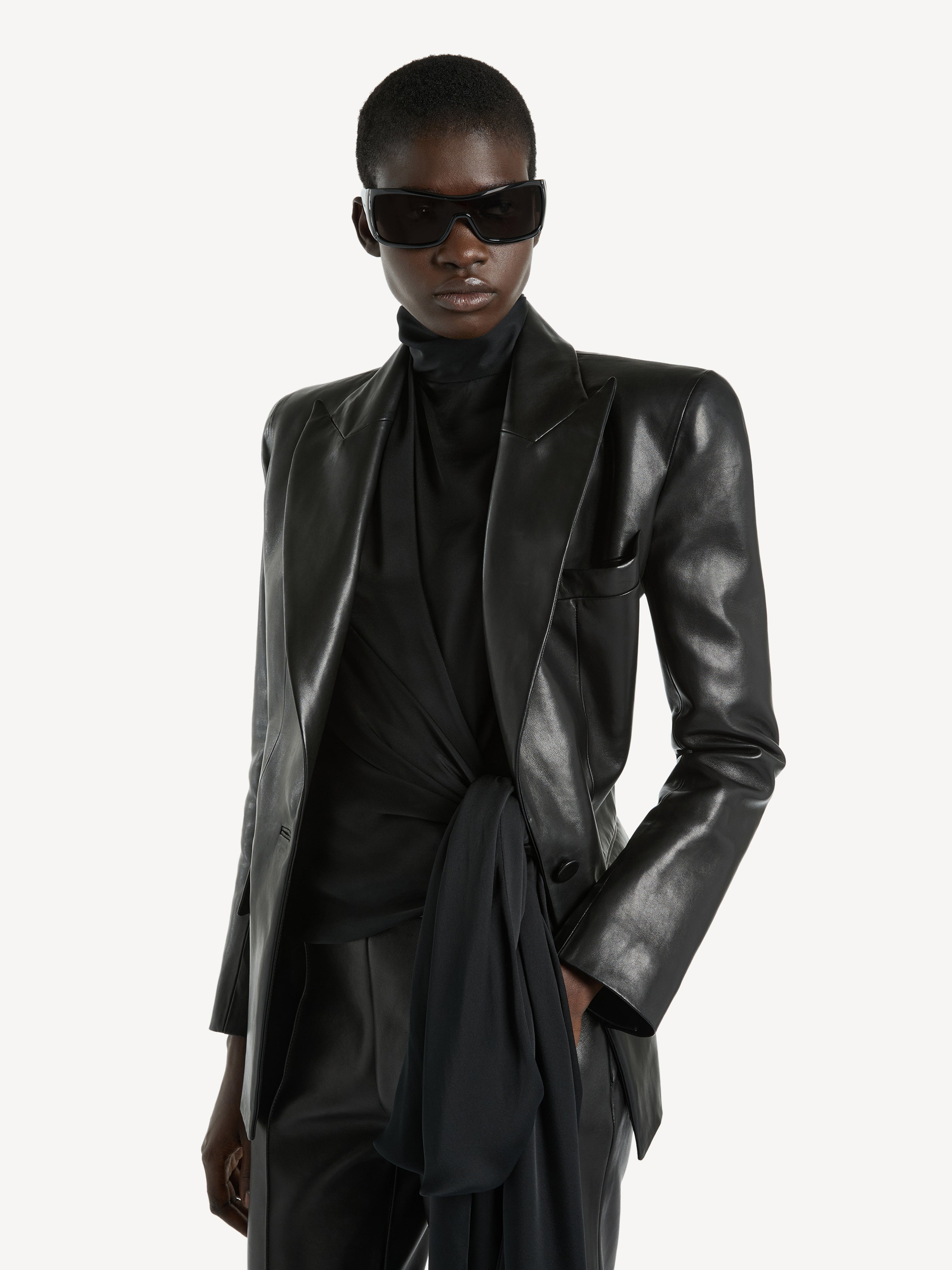 BALMAIN ブラック silkテーラードジャケット Structured-shoulder lambskin jacket Black - Women I Balmain