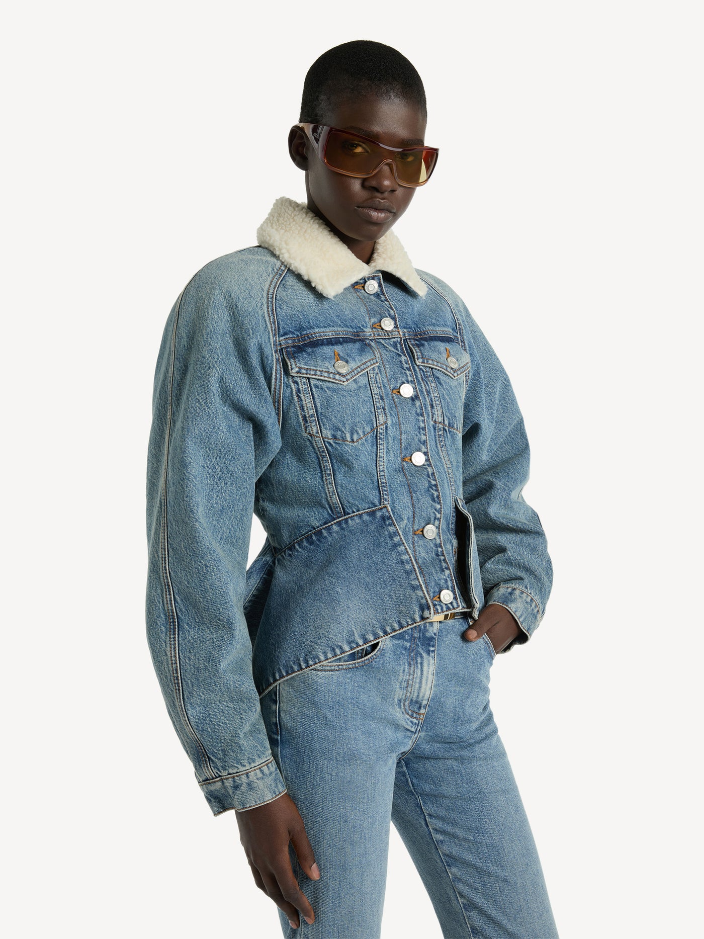 Jeans-signature-jacke mit Lammfellkragen