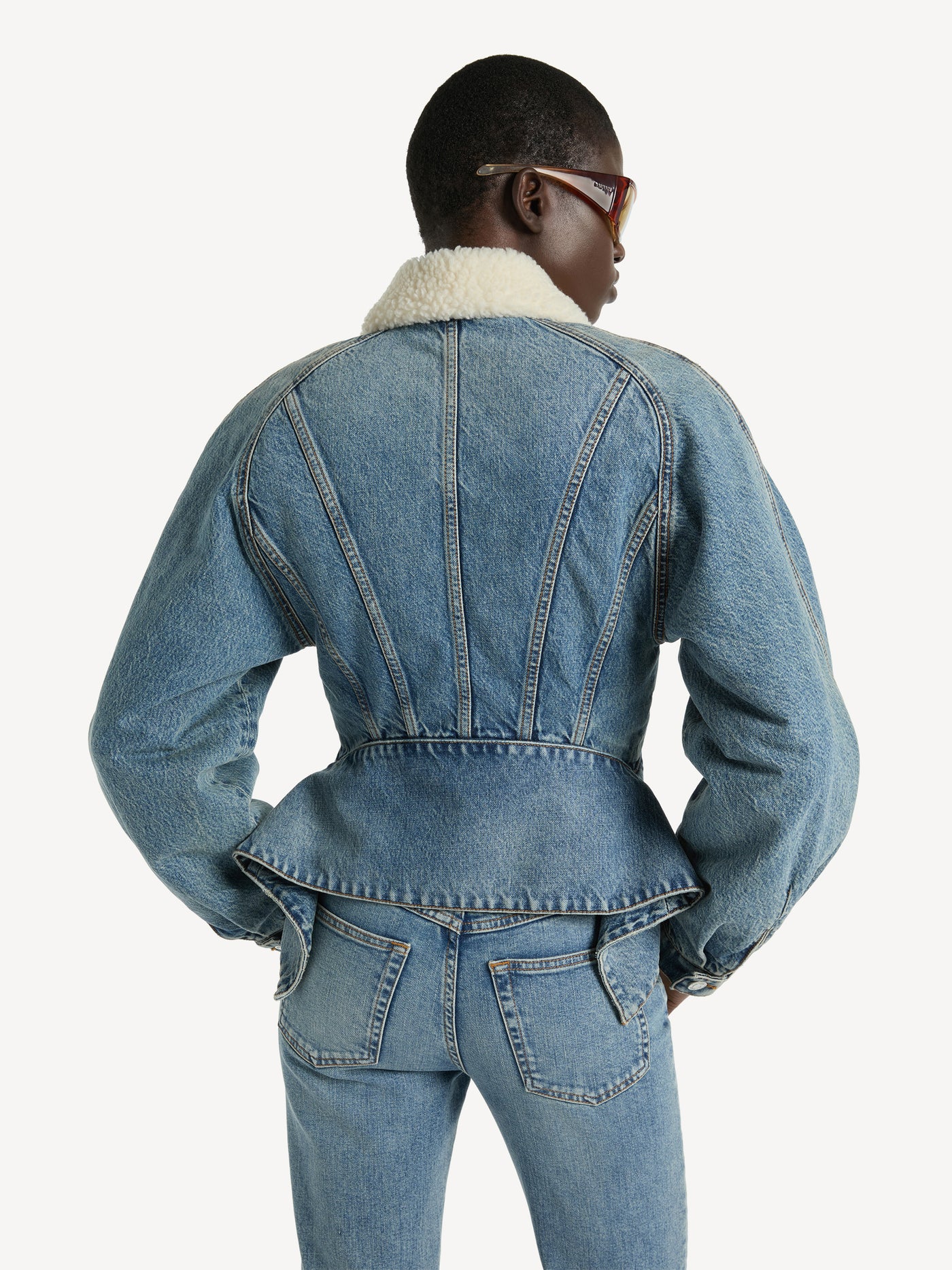 Jeans-signature-jacke mit Lammfellkragen