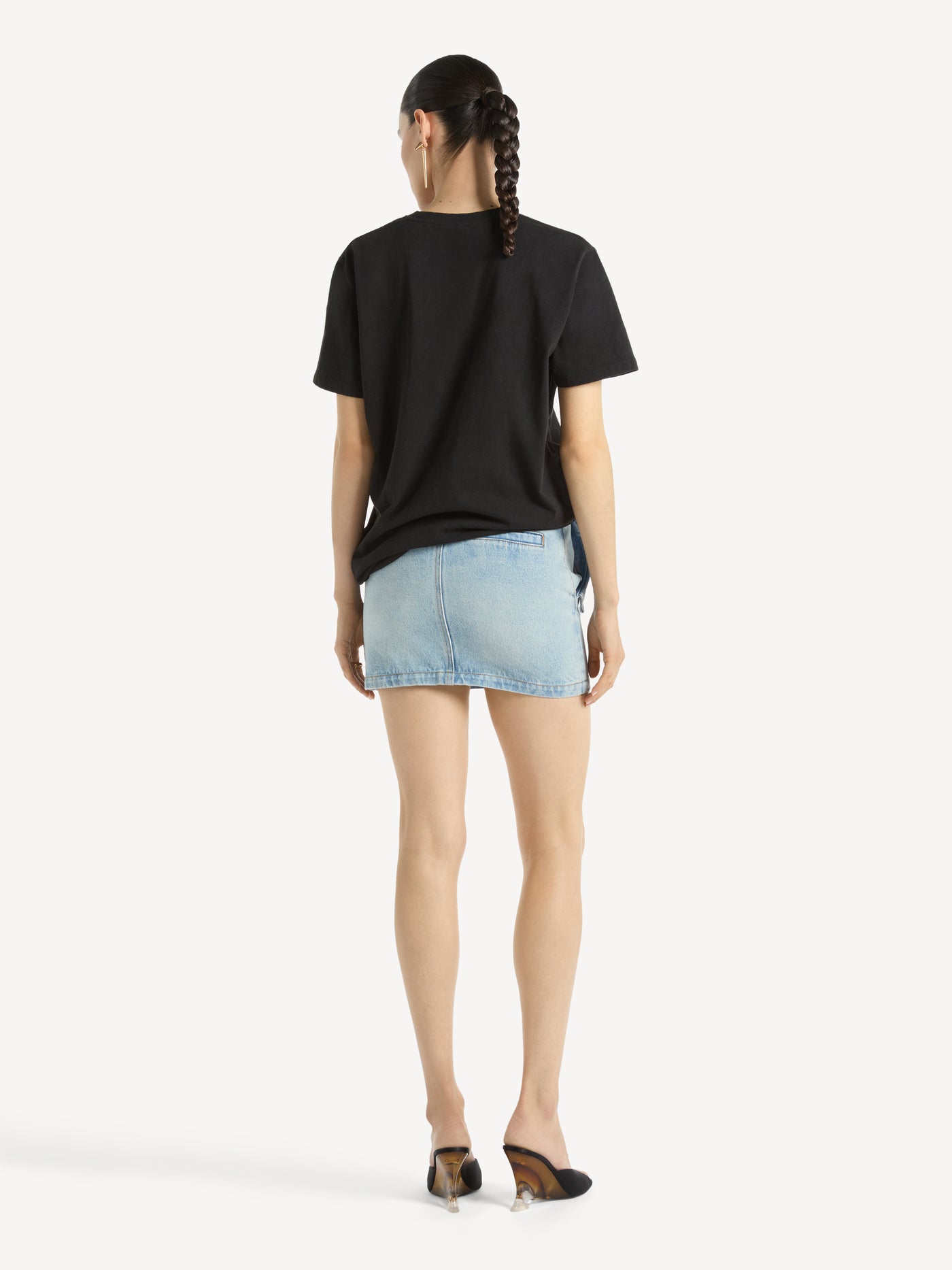 Short skirt in faded denim